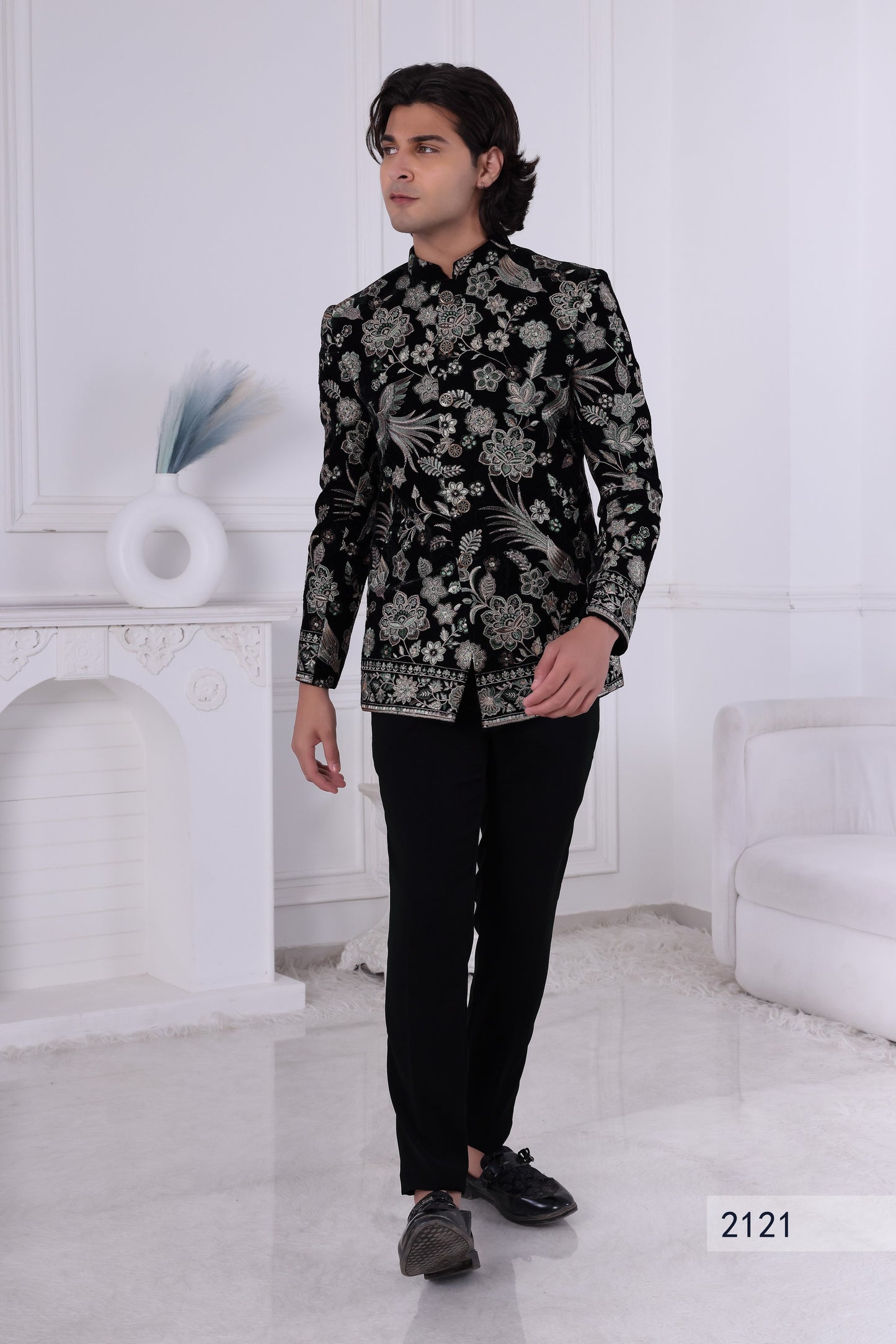 Black Floral Embroidered Indo-Western Sherwani for Men – Premium Wedding & Reception Designer Suit LA2121 Laroyal